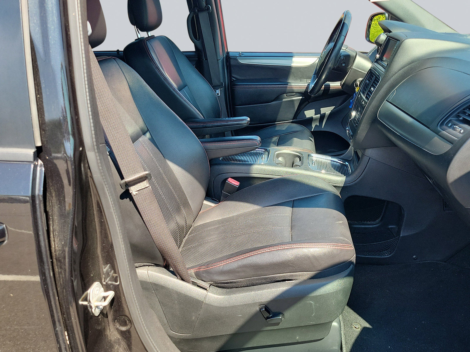 Used 2019 Dodge Grand Caravan GT FWD image 36