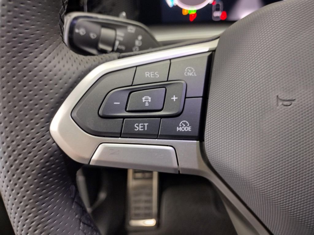 New 2025 Volkswagen Tiguan SE R-Line image 29