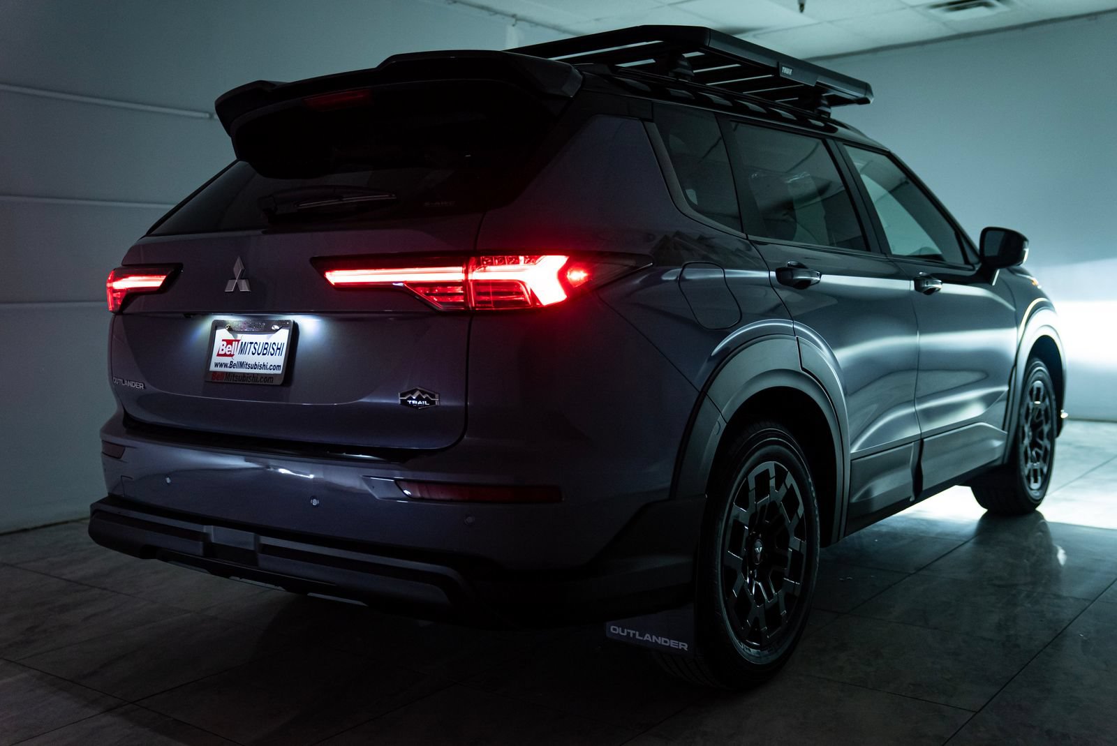 Used 2025 Mitsubishi Outlander AWD image 27