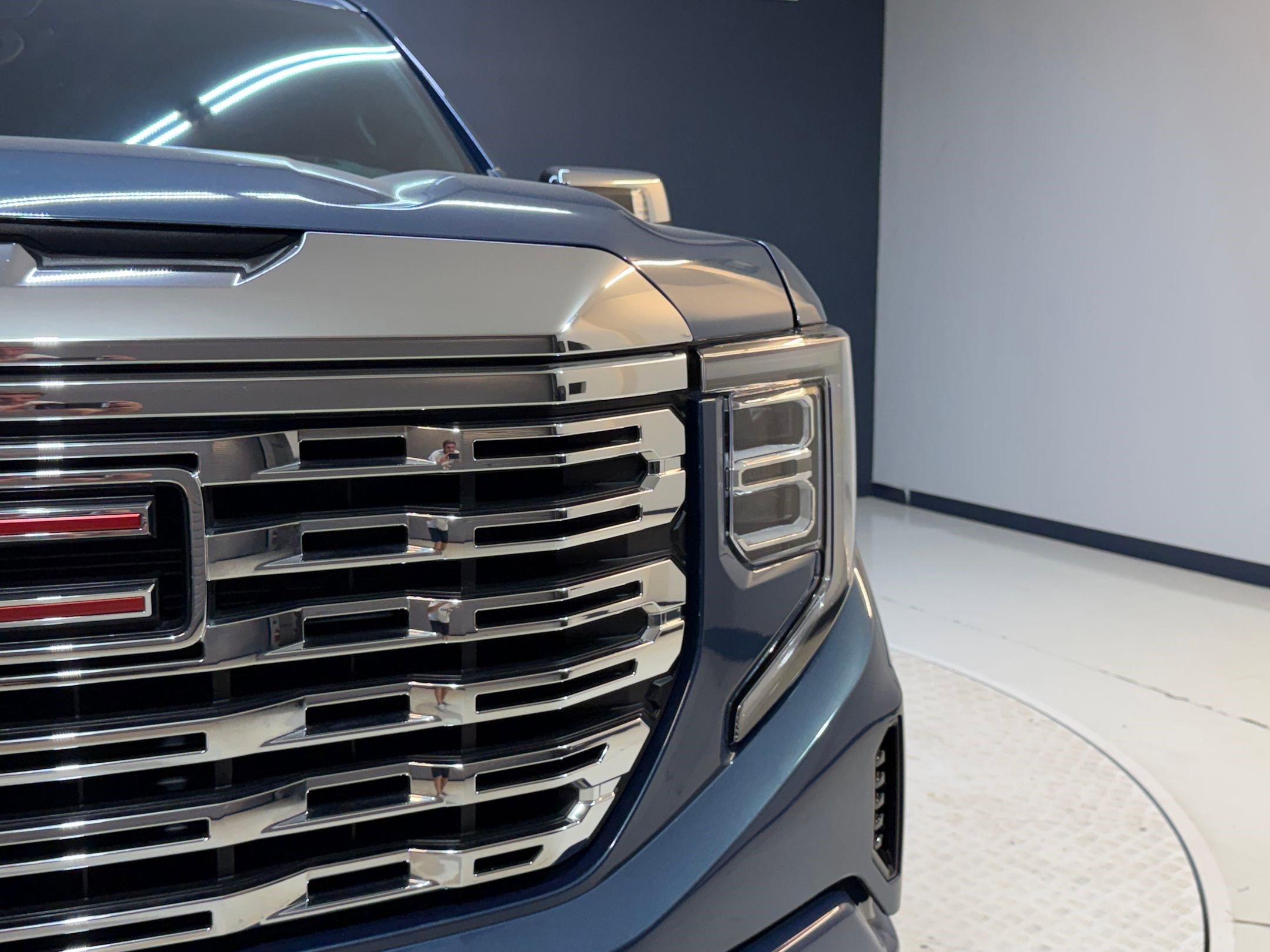 Used 2025 GMC Sierra 1500 Denali AWD/4WD image 11