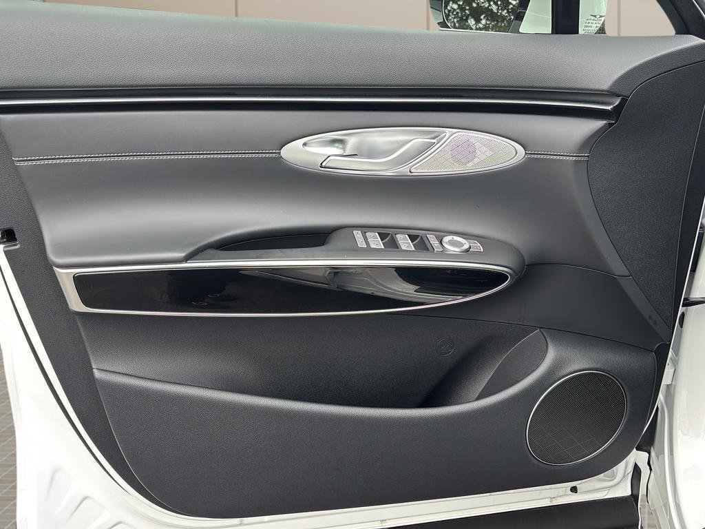 Certified 2026 Genesis GV70 2.5T AWD/4WD image 15