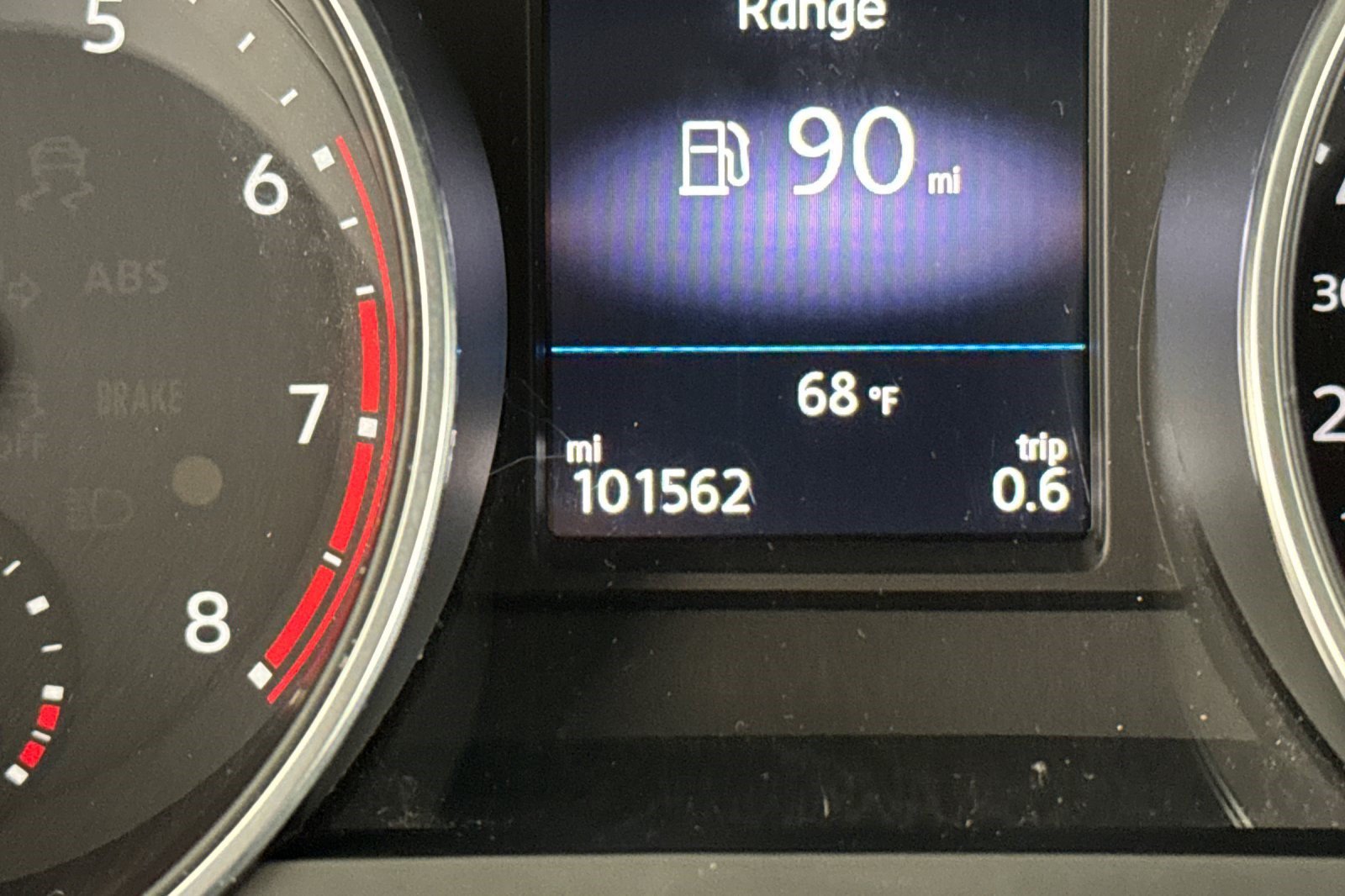 Used 2018 Volkswagen Tiguan SEL AWD/4WD image 25