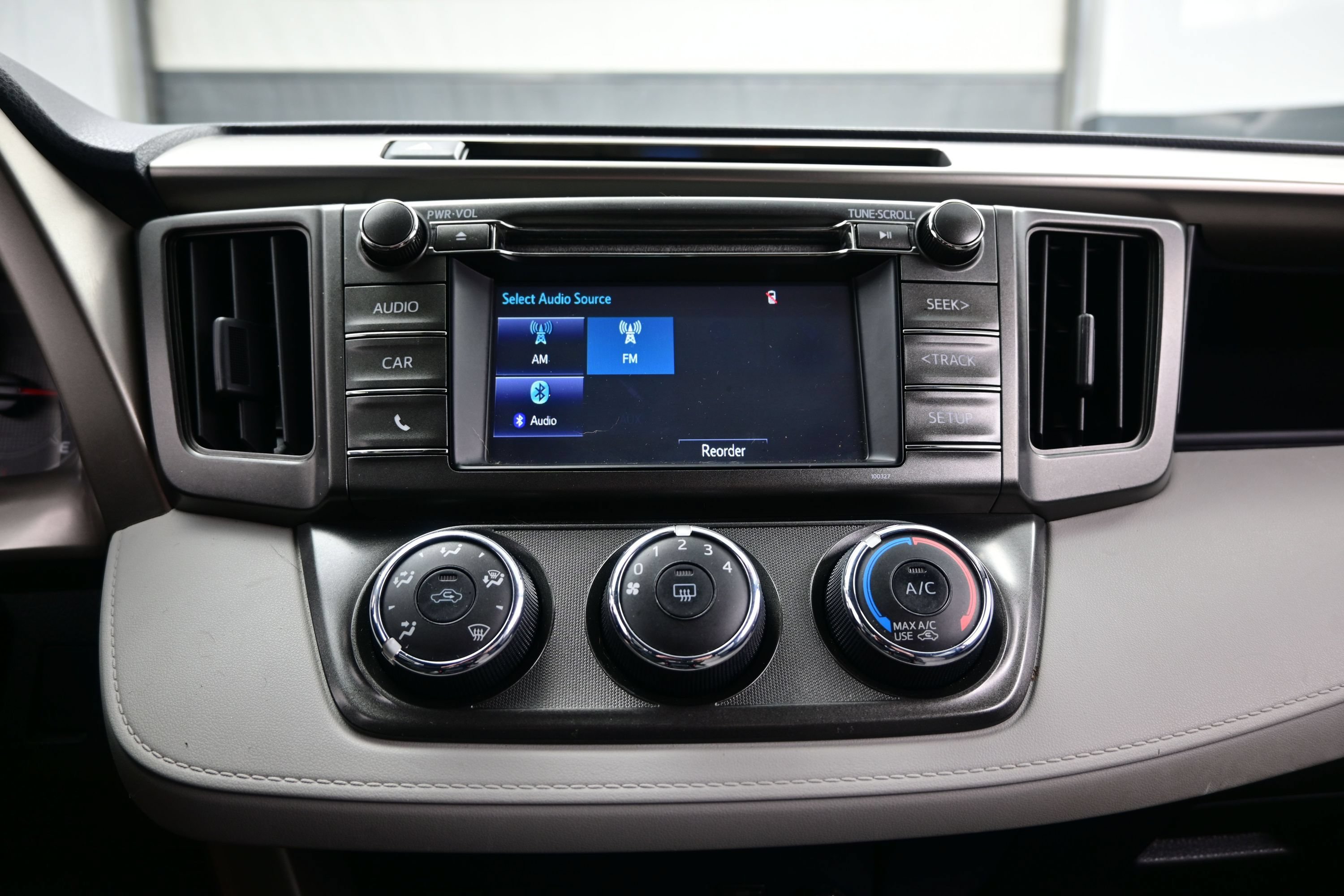 Used 2014 Toyota RAV4 LE FWD image 18
