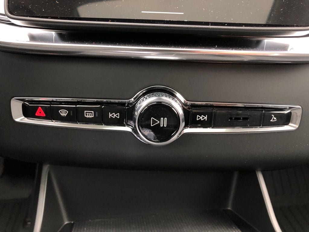 New 2026 Volvo XC90 B6 Plus w/ Protection Package Premier AWD/4WD image 22