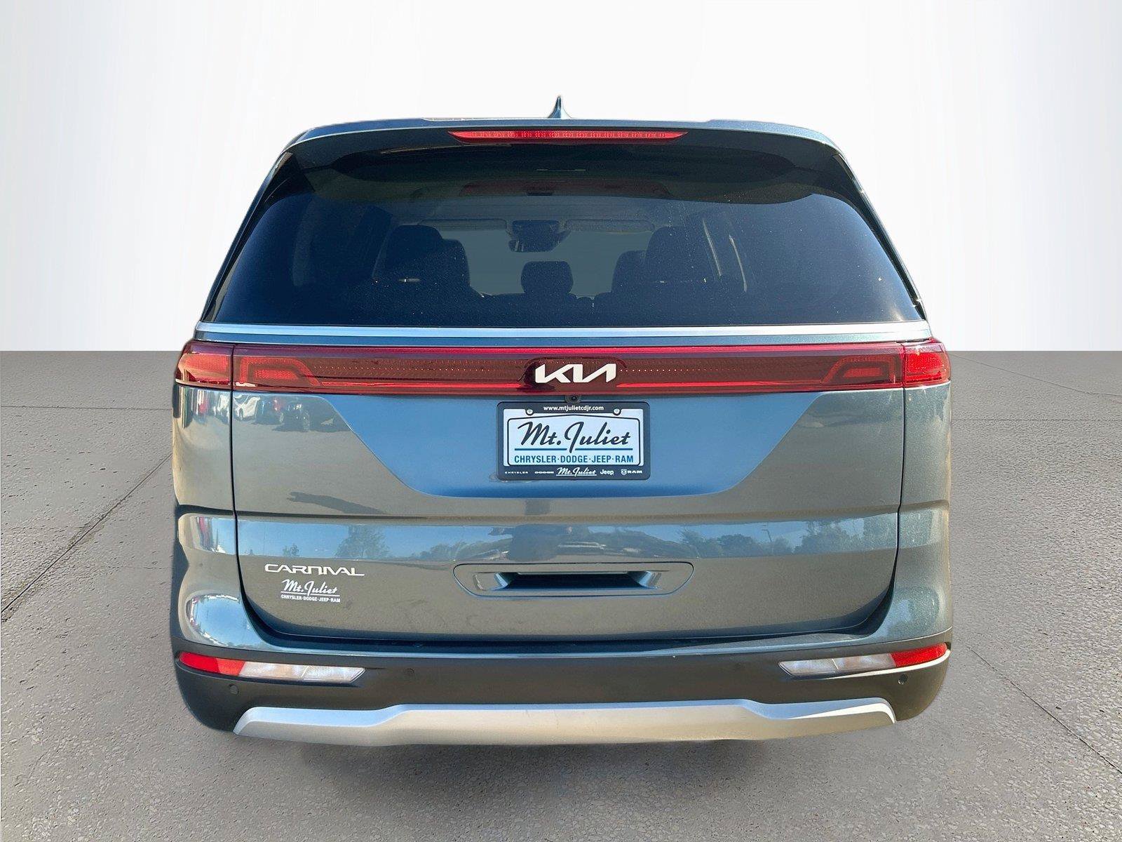 Used 2024 Kia Carnival EX FWD image 5