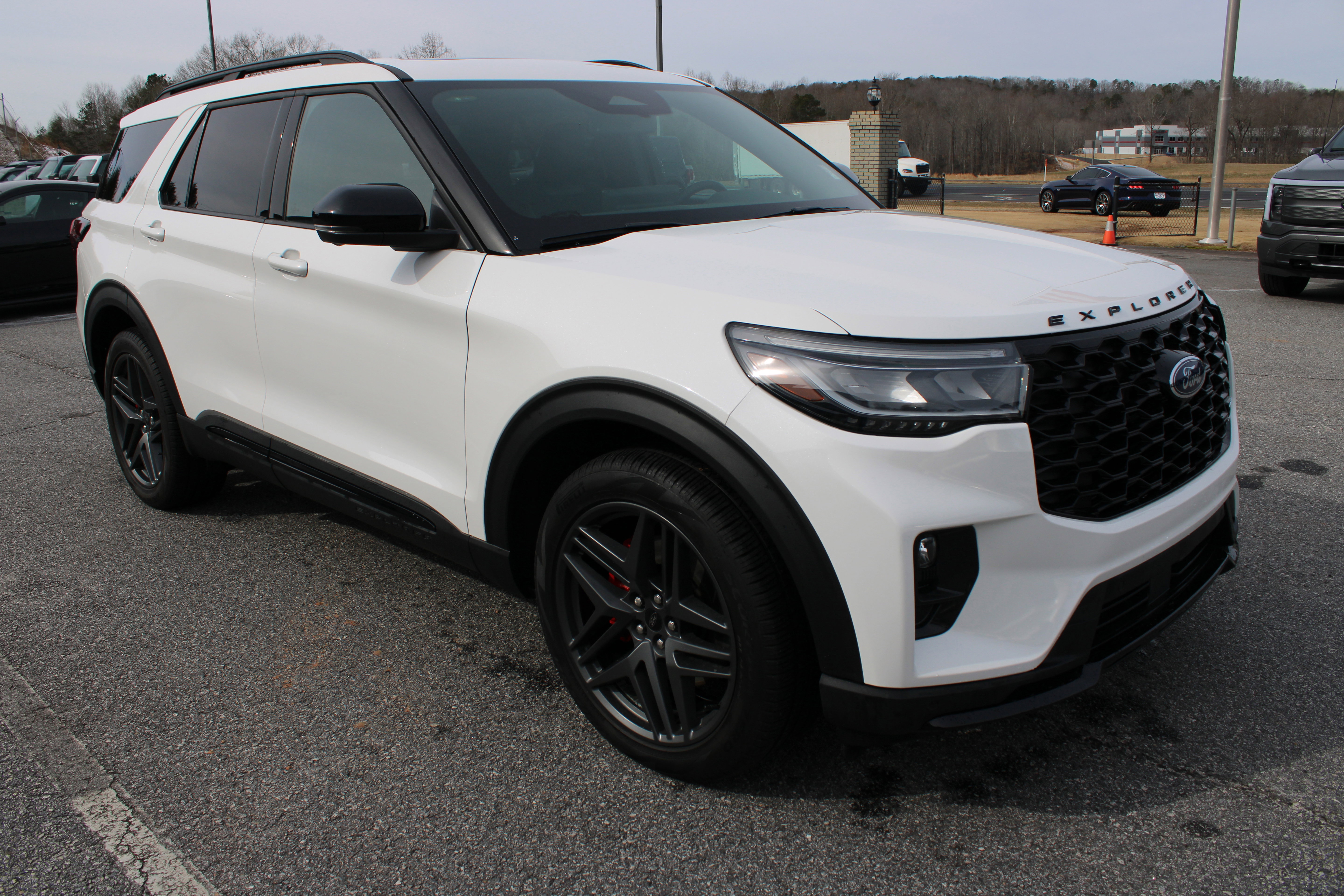 Used 2025 Ford Explorer ST image 4