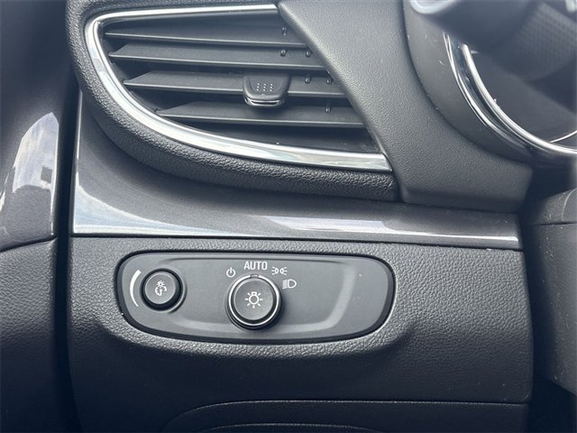 Used 2020 Buick Encore Preferred image 17
