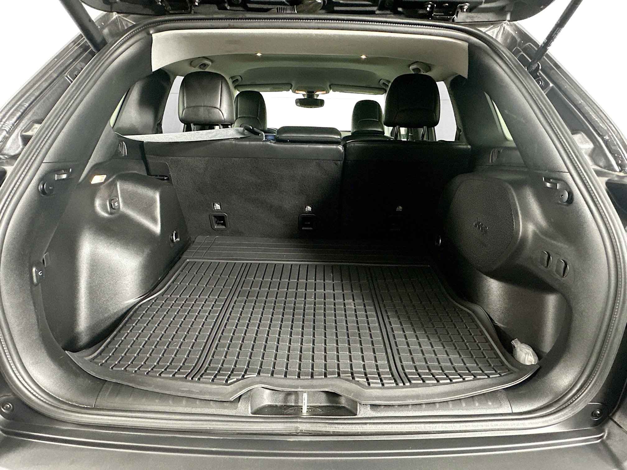 Used 2019 Jeep Cherokee Limited image 29