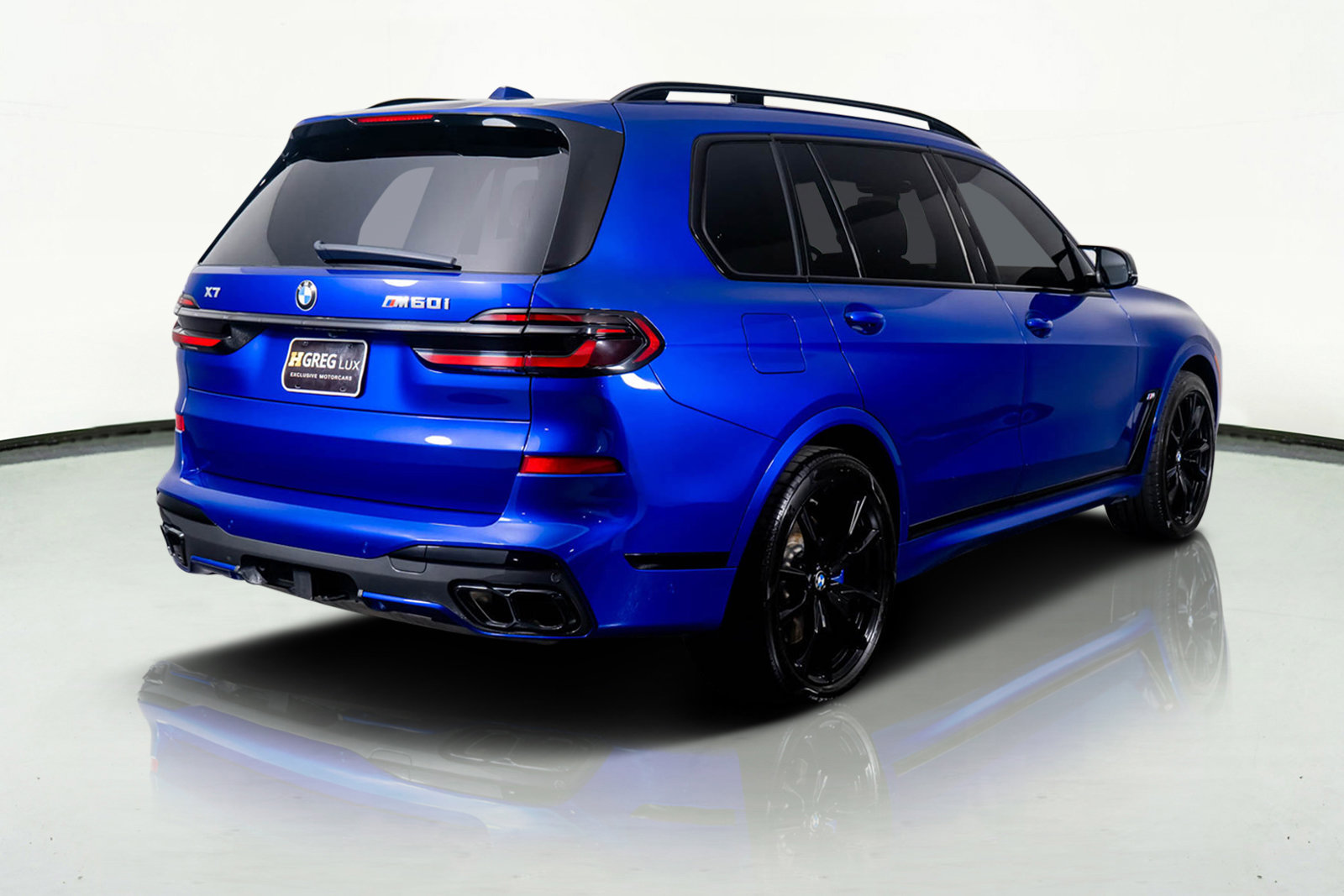 Used 2024 BMW X7 M60i w/ Premium Package image 9