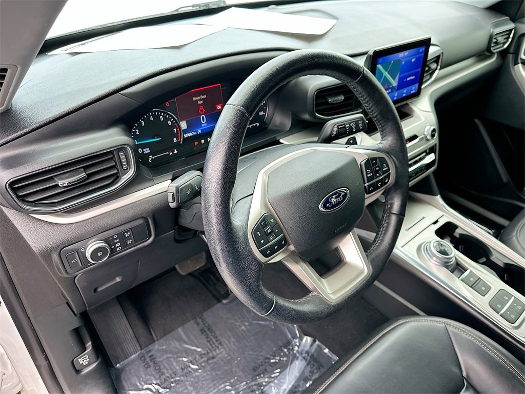 Used 2021 Ford Explorer XLT w/ Equipment Group 202A image 9