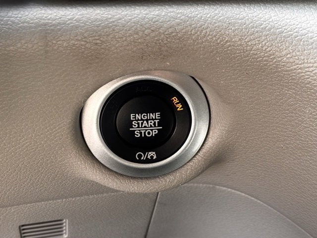 Used 2024 Chrysler Pacifica Touring-L image 11