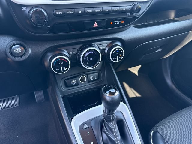 Used 2025 Hyundai Venue Limited FWD image 17