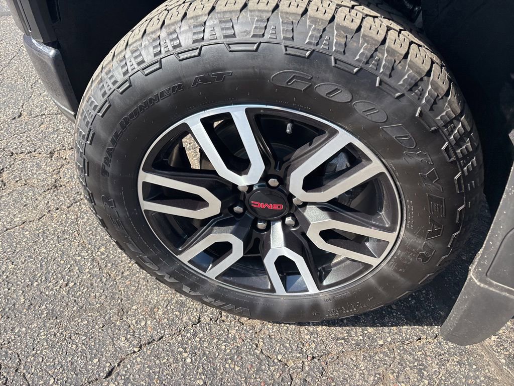 Used 2023 GMC Sierra 1500 AT4 w/ Technology Package AWD/4WD image 5