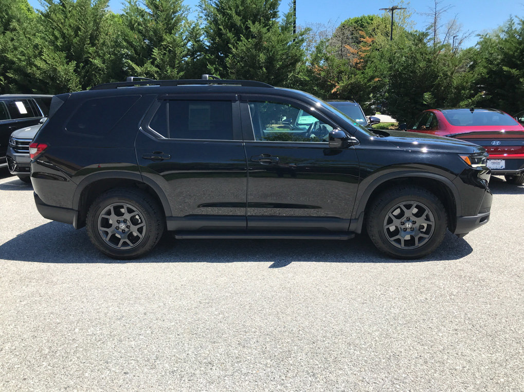 Used 2023 Honda Pilot TrailSport image 9