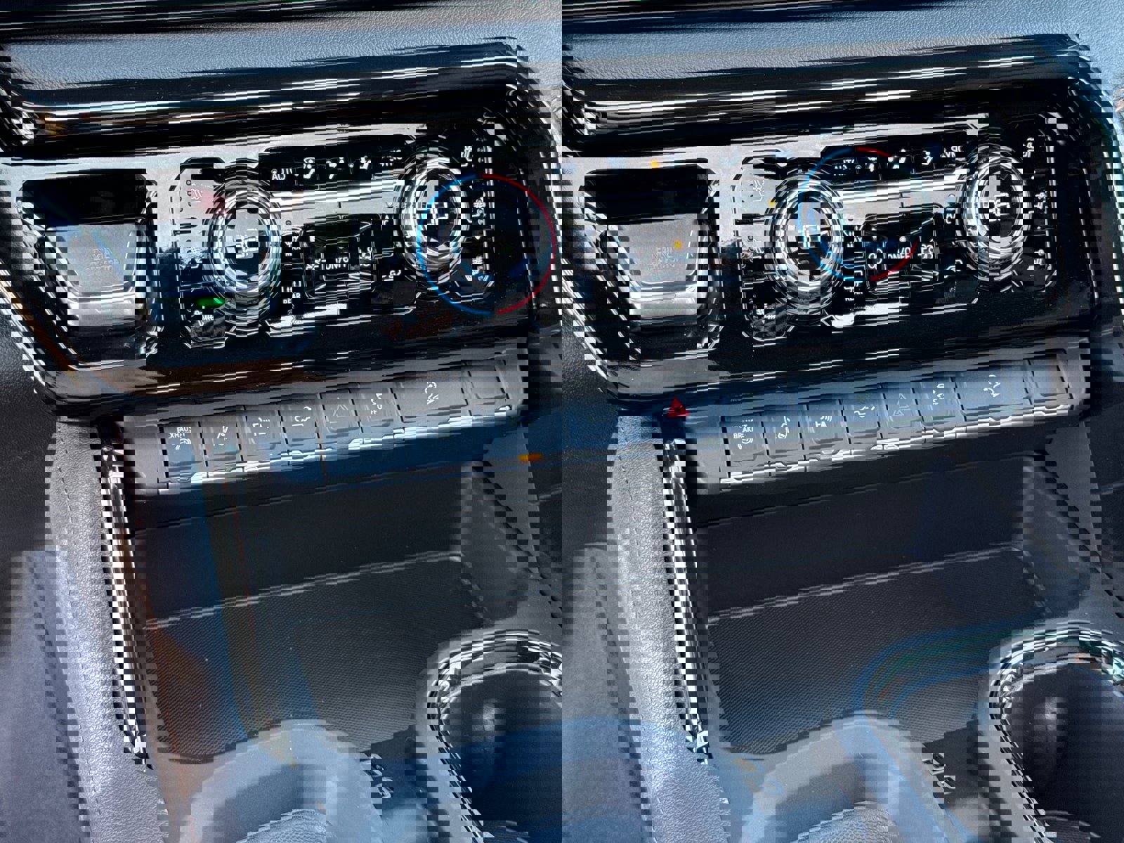 New 2025 GMC Sierra 2500 AT4 w/ AT4 Premium Plus Package image 28