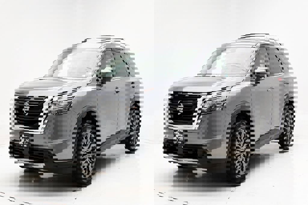 Used 2024 Nissan Pathfinder SL w/ SL Premium Package image 2