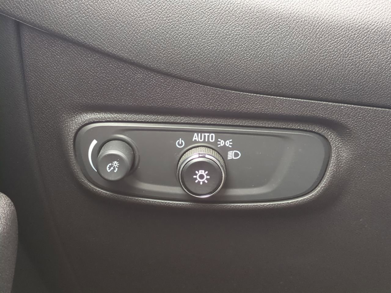 Certified 2024 Chevrolet Equinox LS w/ Midnight Edition image 17