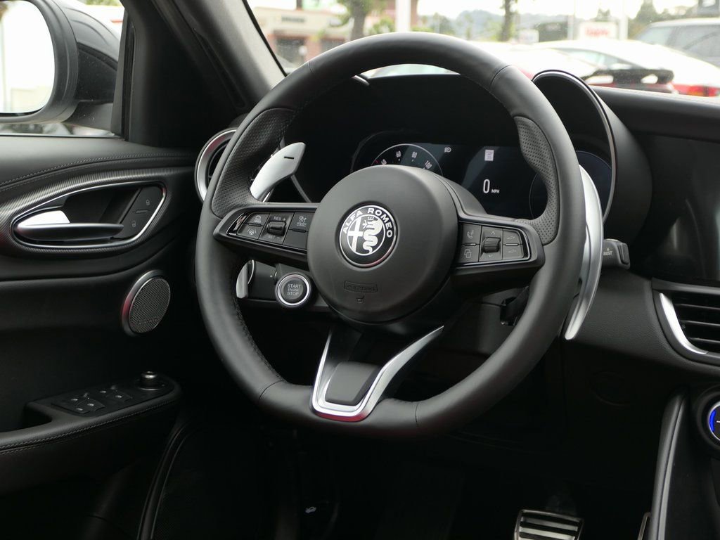 New 2025 Alfa Romeo Giulia AWD image 28