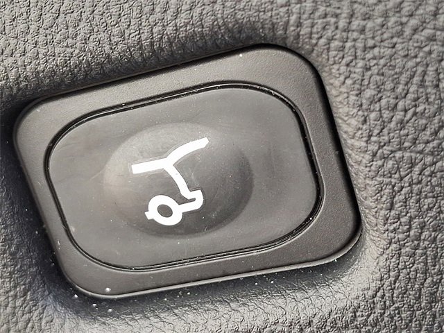 Certified 2023 Lincoln Nautilus Reserve image 28