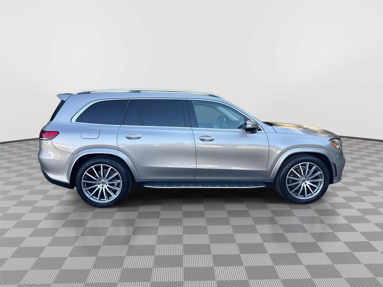 Used 2023 Mercedes-Benz GLS 450 4MATIC image 5