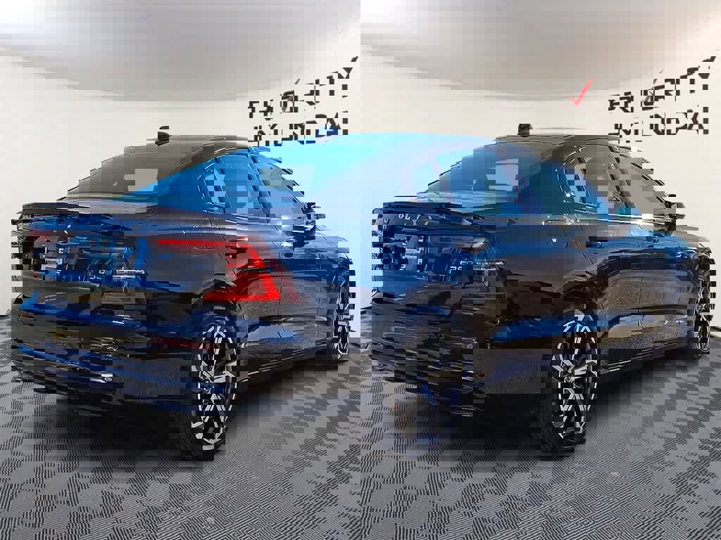 Used 2024 Volvo S60 B5 Core image 4