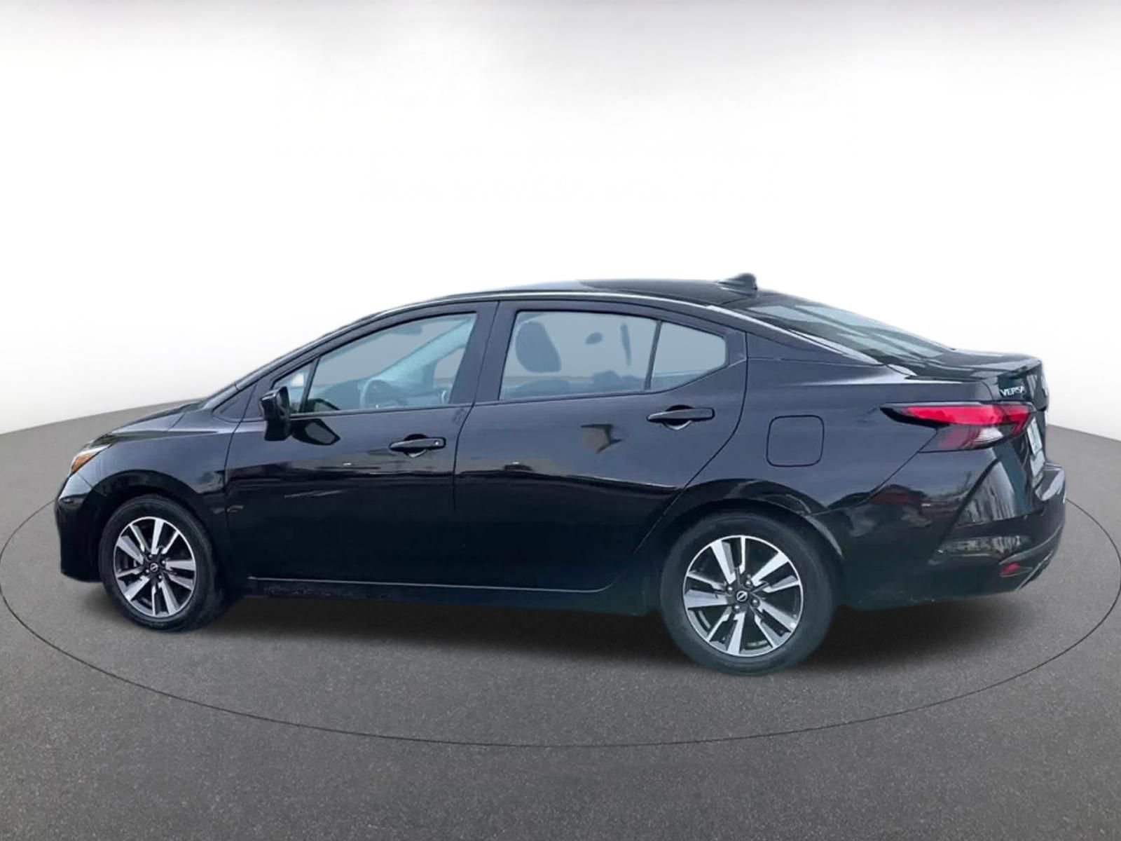 Used 2025 Nissan Versa SV image 9