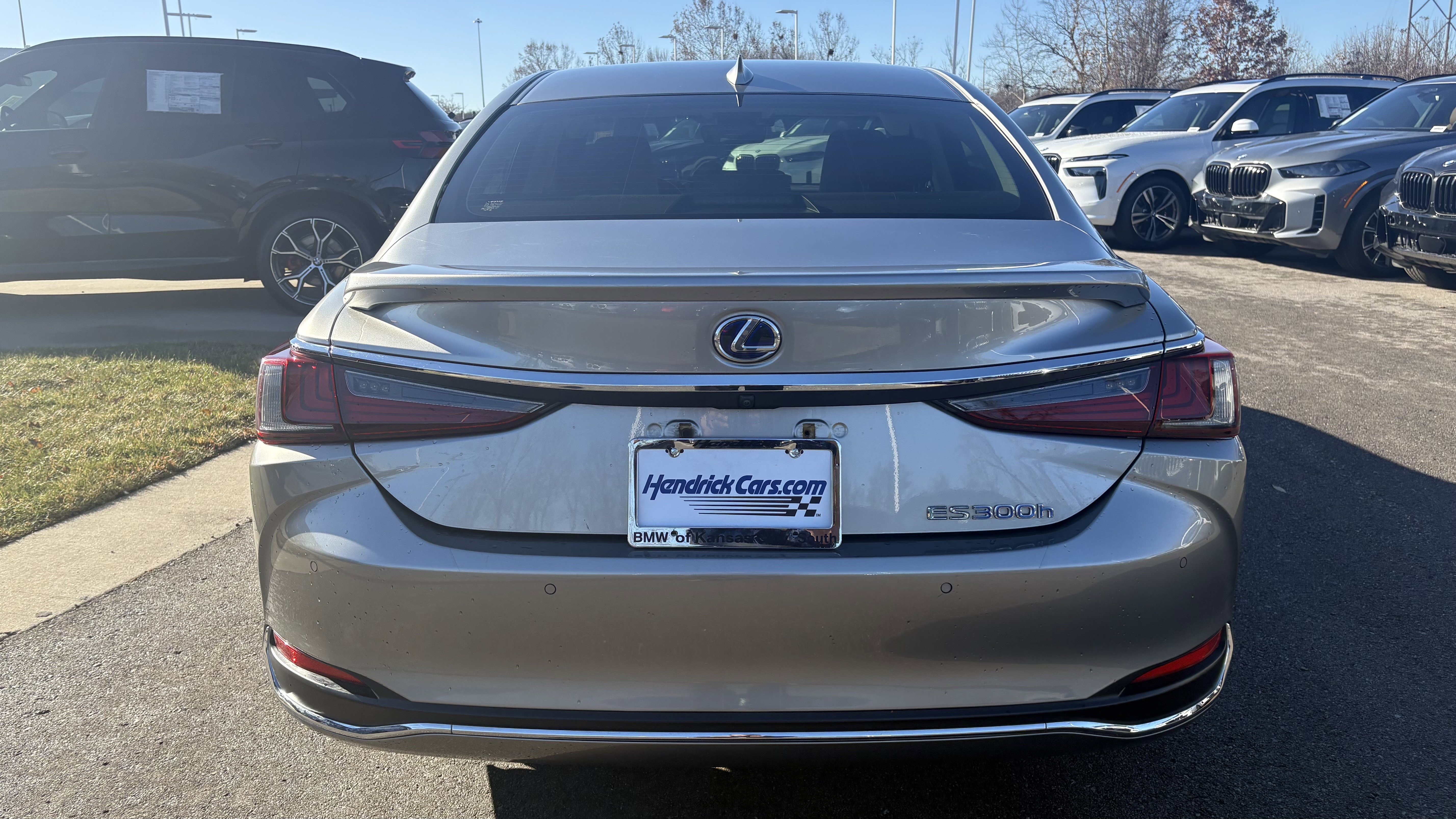 Used 2019 Lexus ES 300h w/ Luxury Package image 9