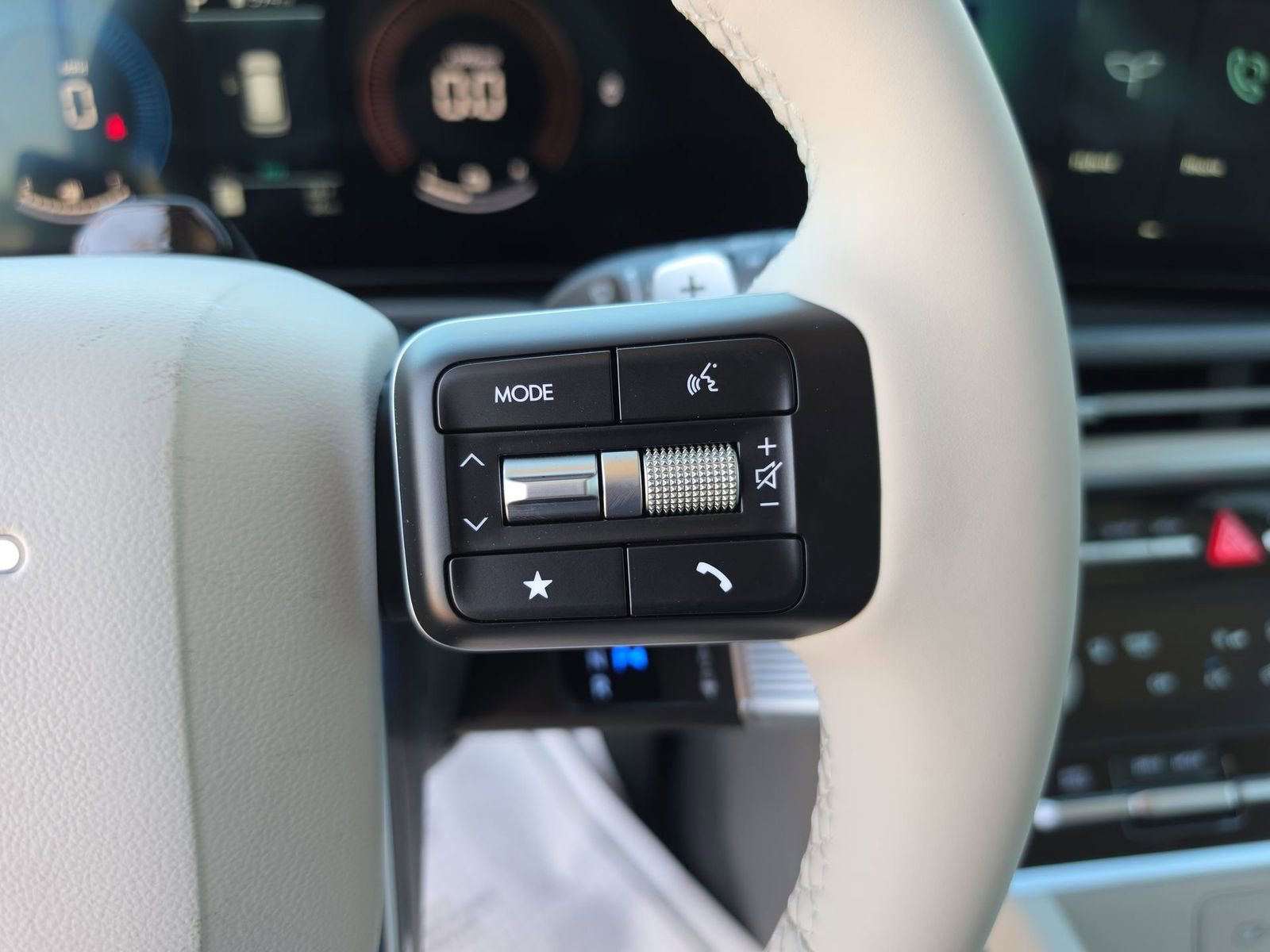 Used 2026 Hyundai Santa Fe SEL FWD image 34