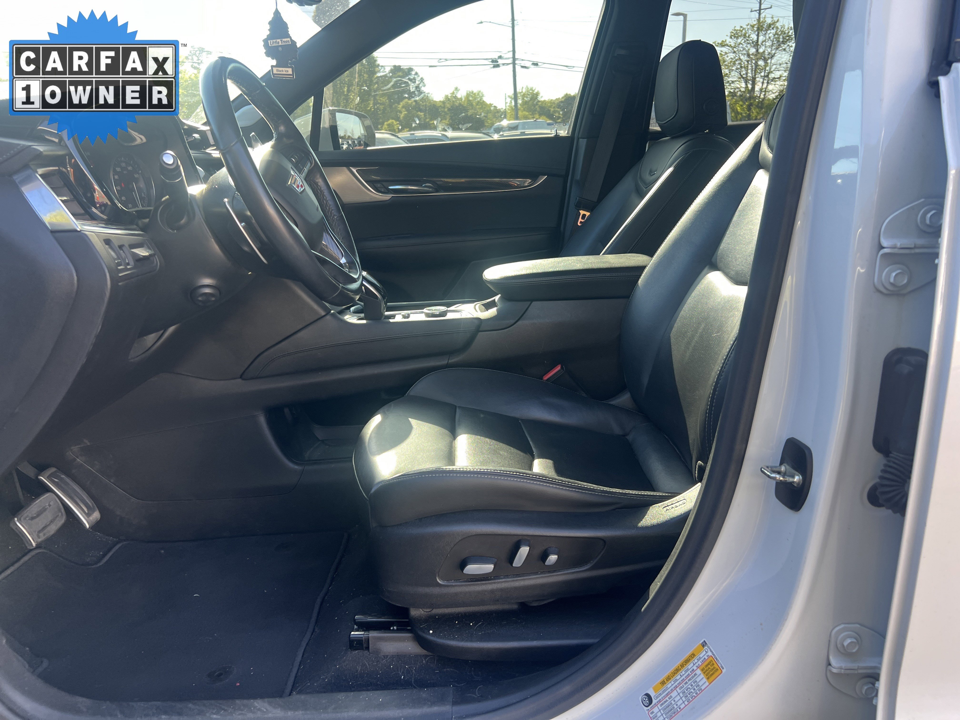 Used 2022 Cadillac XT6 Sport w/ Technology Package image 16