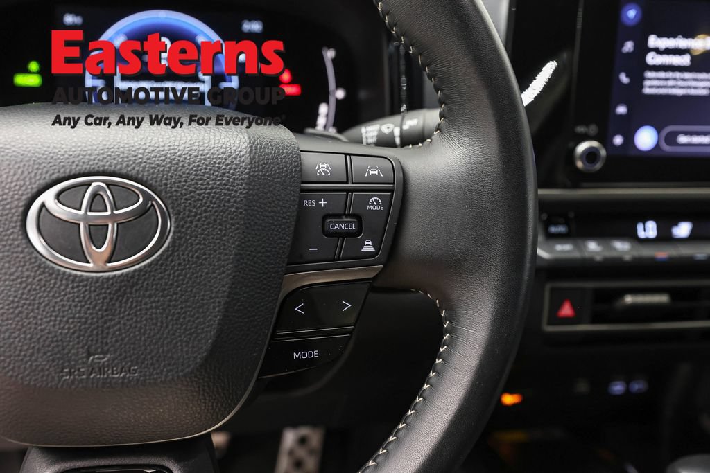 Used 2025 Toyota Camry SE FWD image 15