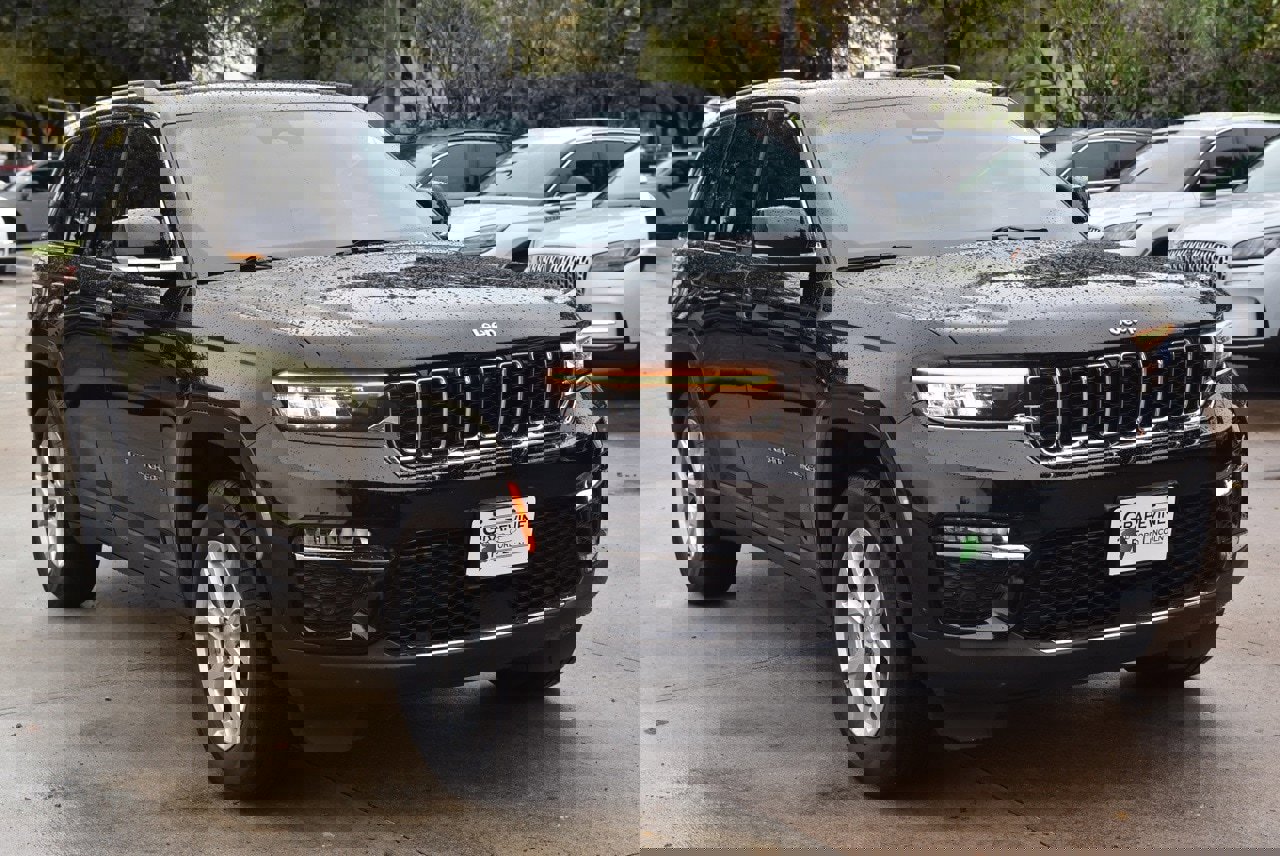 Used 2023 Jeep Grand Cherokee Limited w/ Luxury Tech Group II image 4