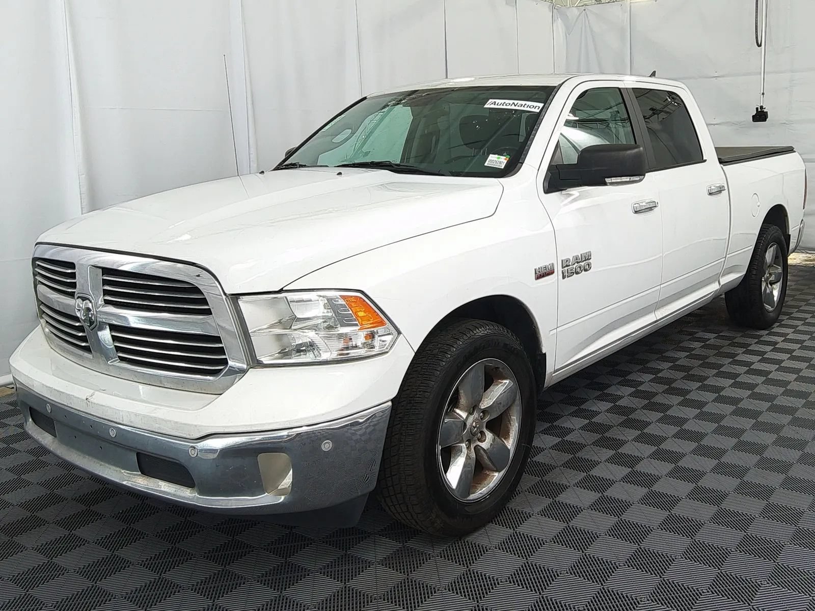 Used 2018 RAM 1500 SLT RWD image 1