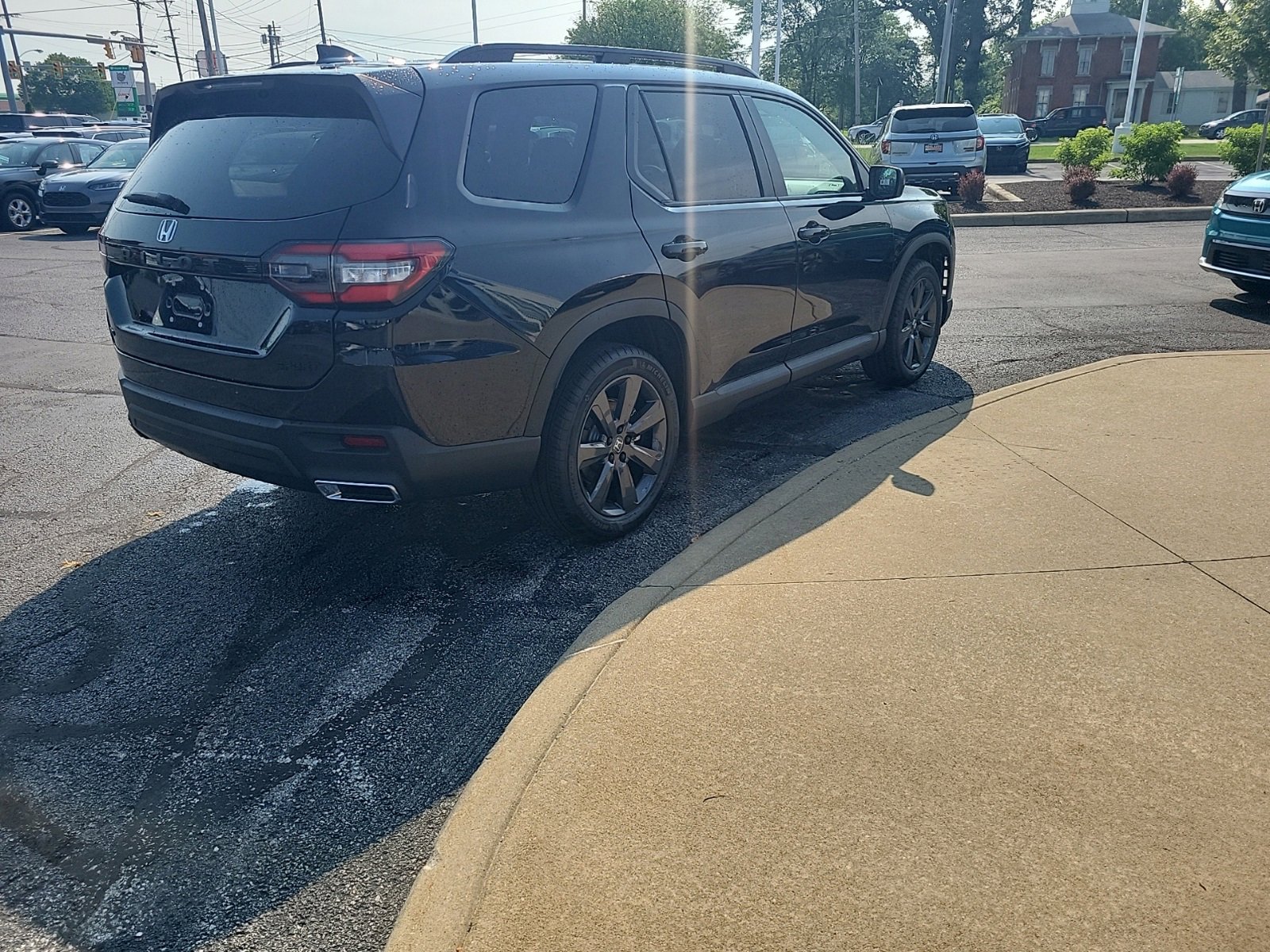 New 2025 Honda Pilot Sport image 5