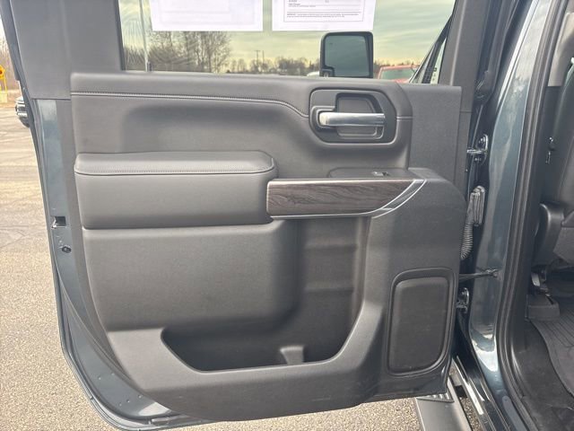 Used 2020 Chevrolet Silverado 3500 LTZ w/ LTZ Premium Package image 17