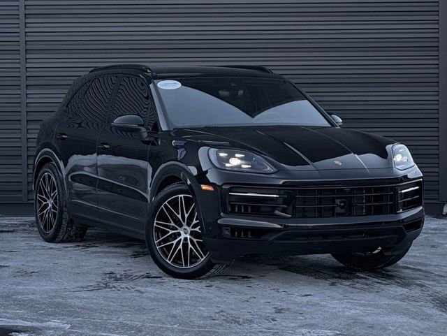 Certified 2025 Porsche Cayenne image 9