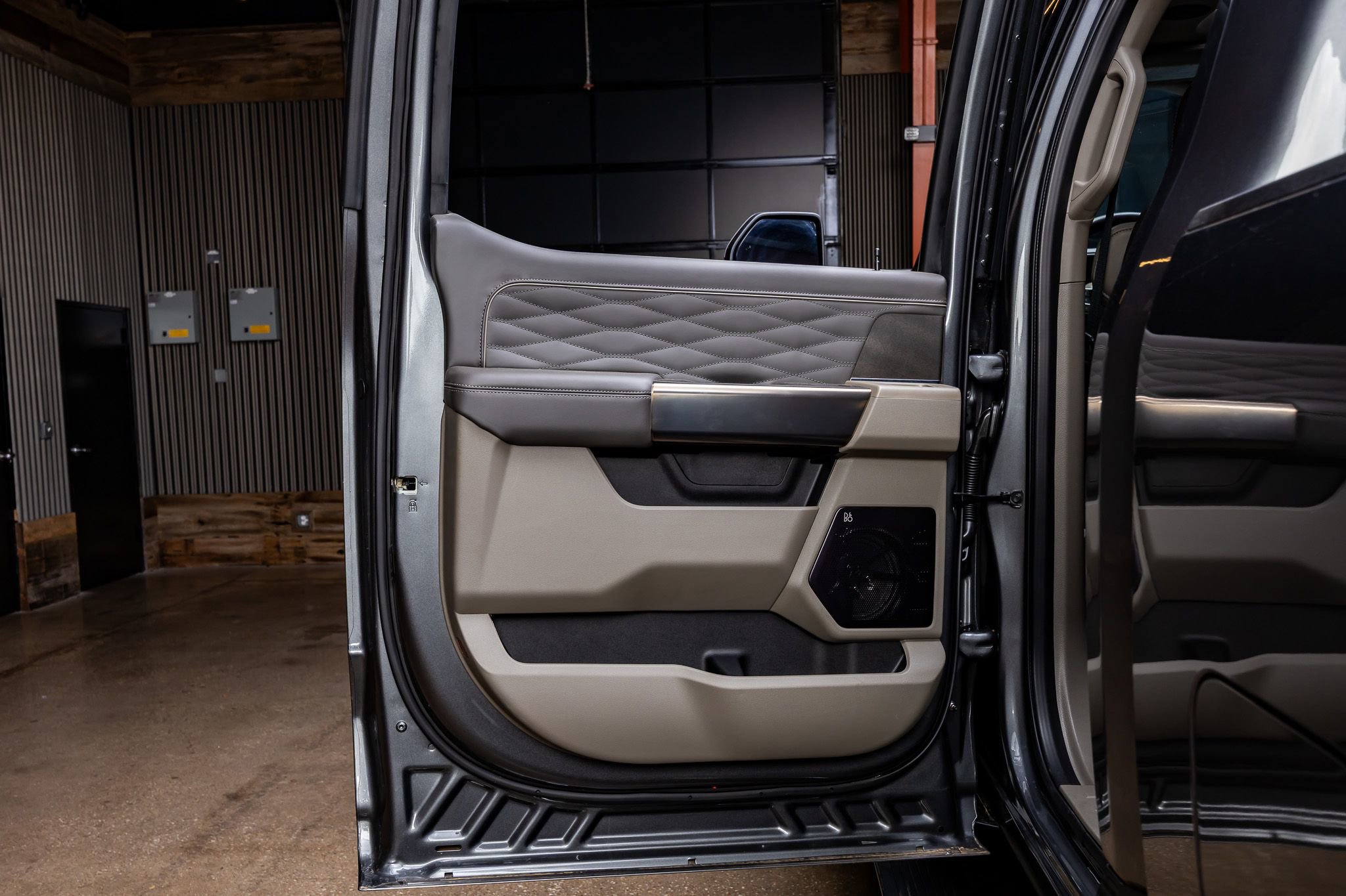 Used 2025 Ford F450 Platinum w/ Platinum Plus Package image 37