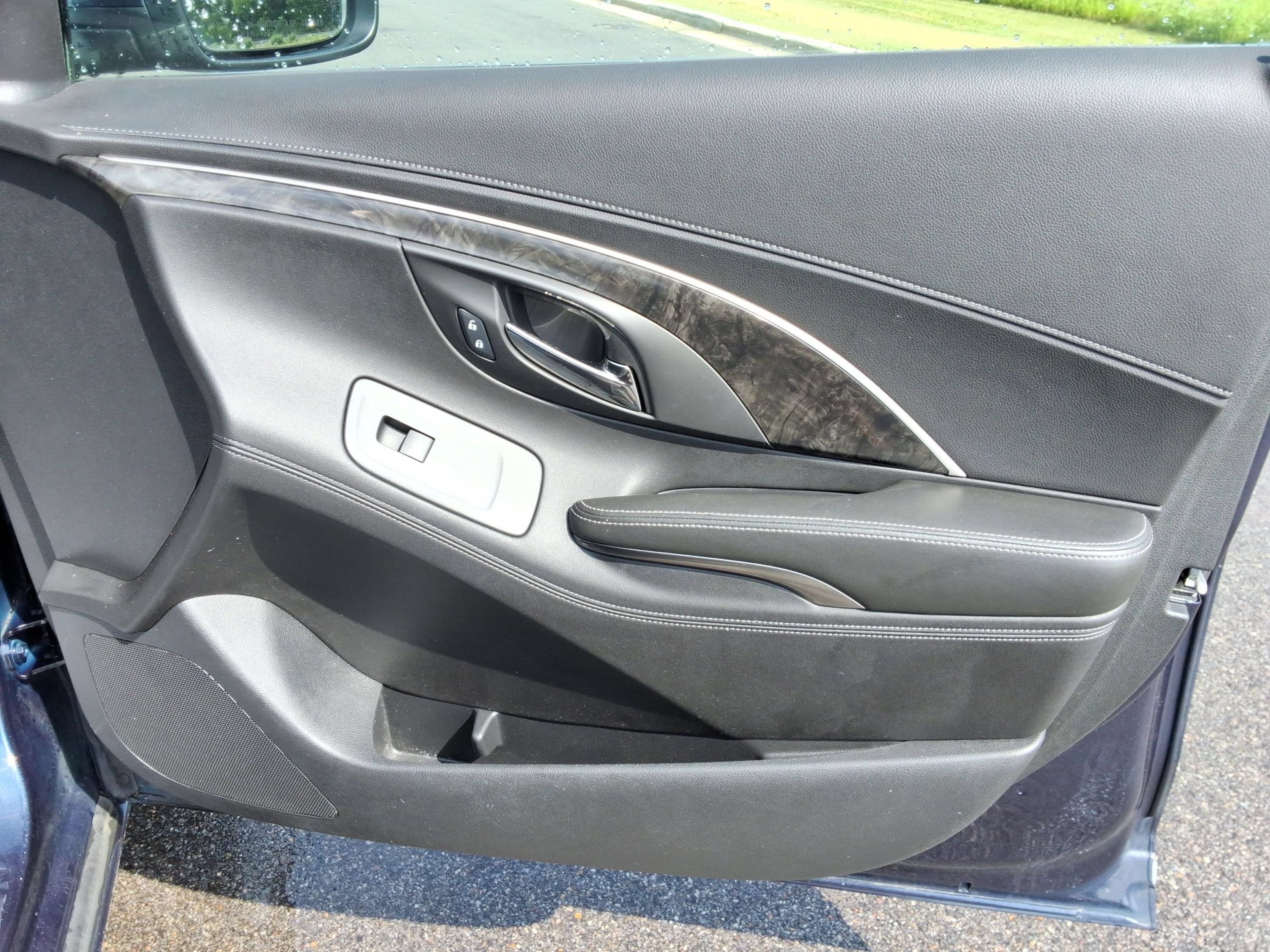 Used 2016 Buick LaCrosse Leather FWD image 25