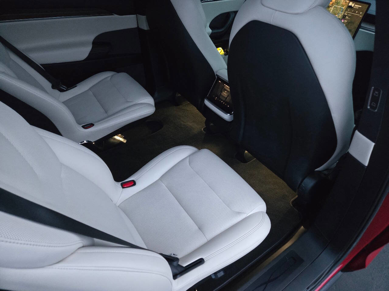 Used 2022 Tesla Model X image 29