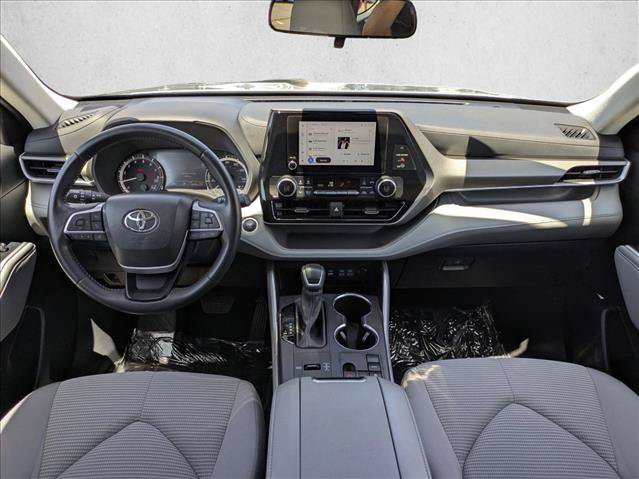 Certified 2024 Toyota Highlander LE FWD image 17
