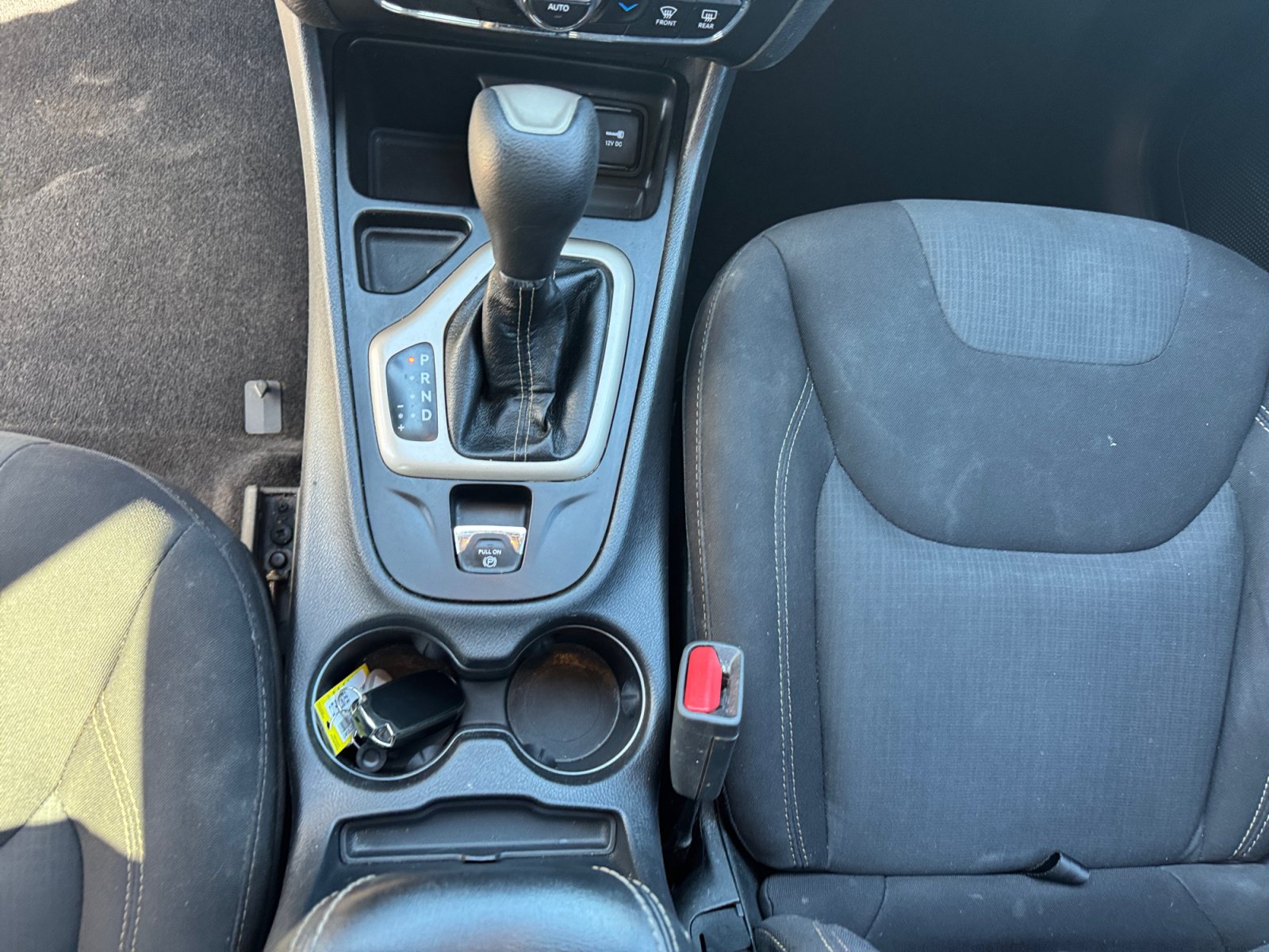 Used 2017 Jeep Cherokee Latitude w/ Comfort/Convenience Group FWD image 21
