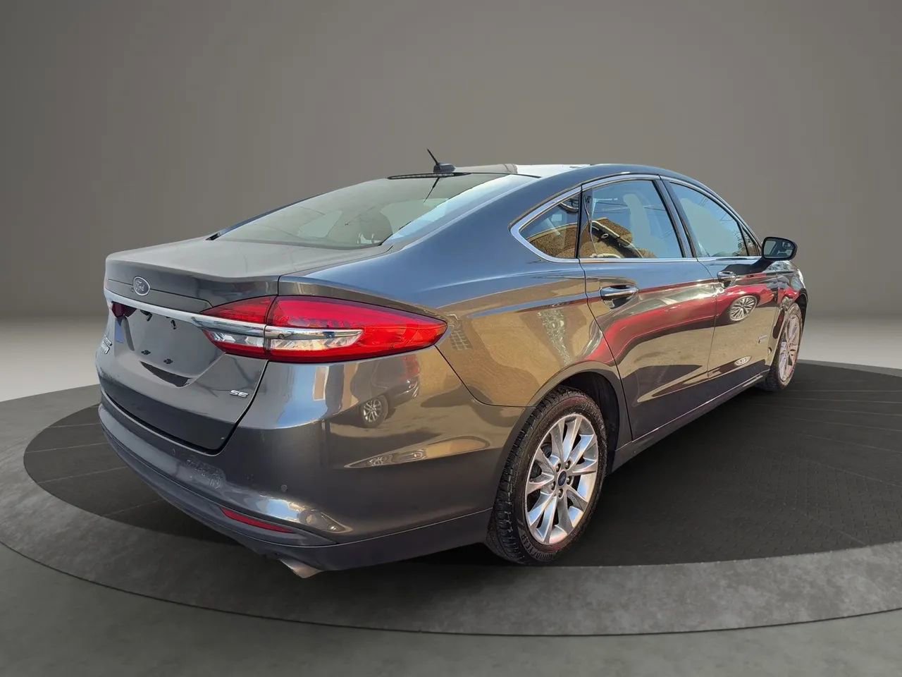 Used 2018 Ford Fusion Energi SE image 5
