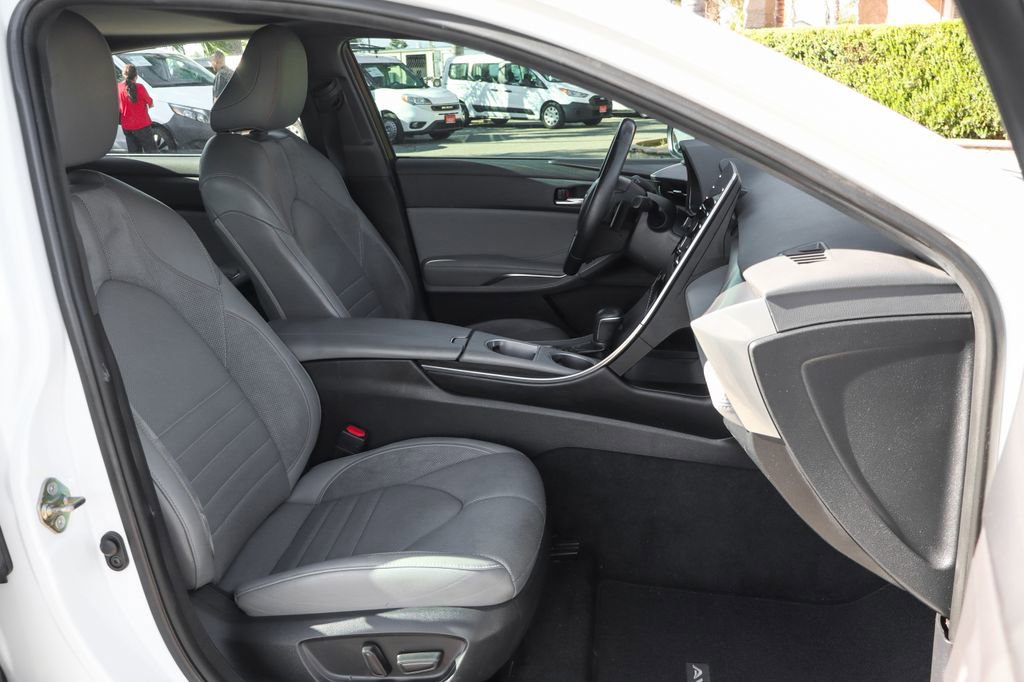 Used 2020 Toyota Avalon XSE image 42