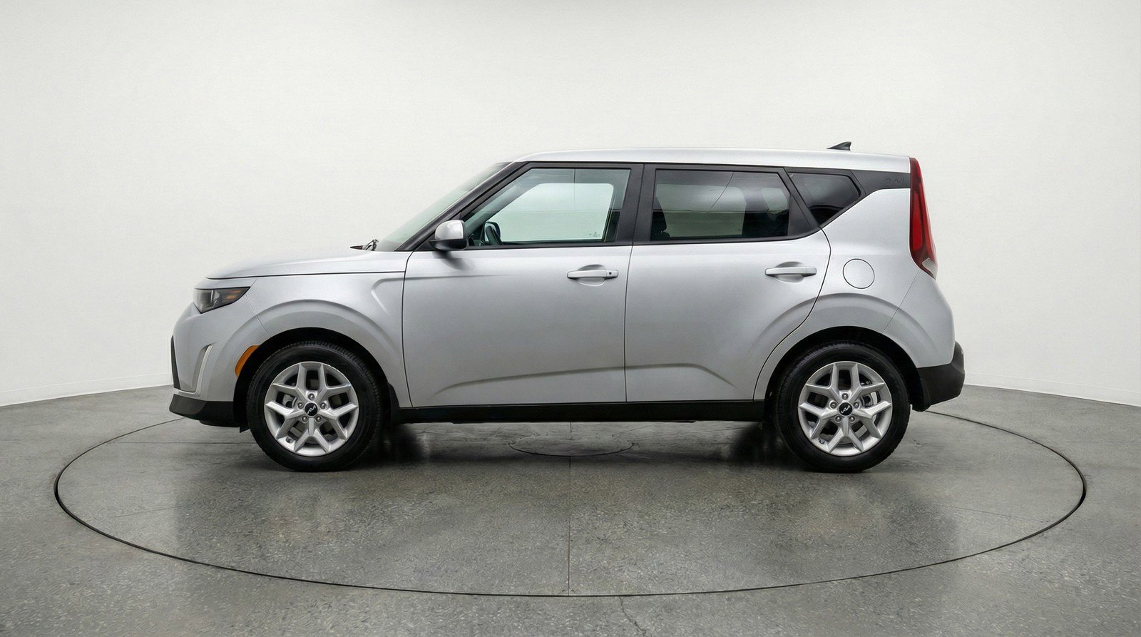 Used 2025 Kia Soul LX w/ LX Technology Package FWD image 5