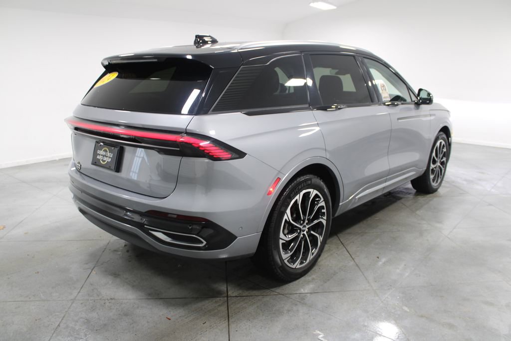 Used 2024 Lincoln Nautilus Reserve image 9