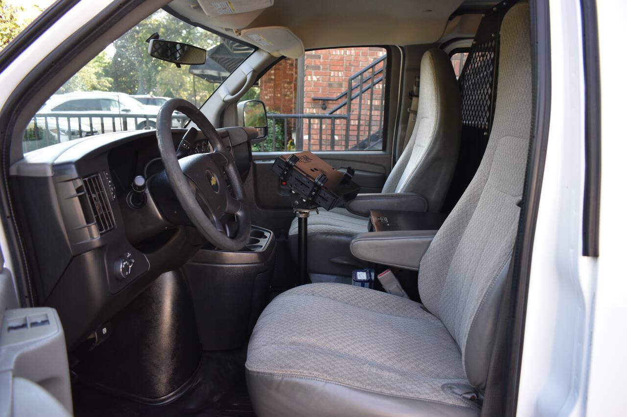 Used 2015 Chevrolet Express 2500 RWD image 7