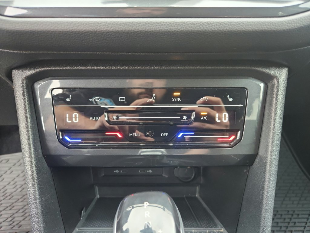 Certified 2023 Volkswagen Tiguan SE FWD image 19