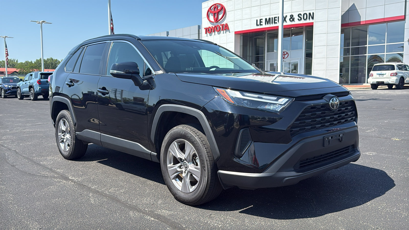 Certified 2025 Toyota RAV4 XLE AWD/4WD image 1