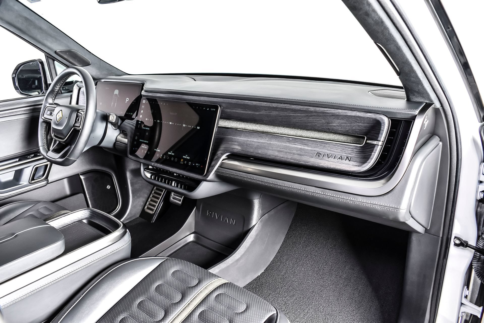 Used 2024 Rivian R1S Adventure AWD/4WD image 24