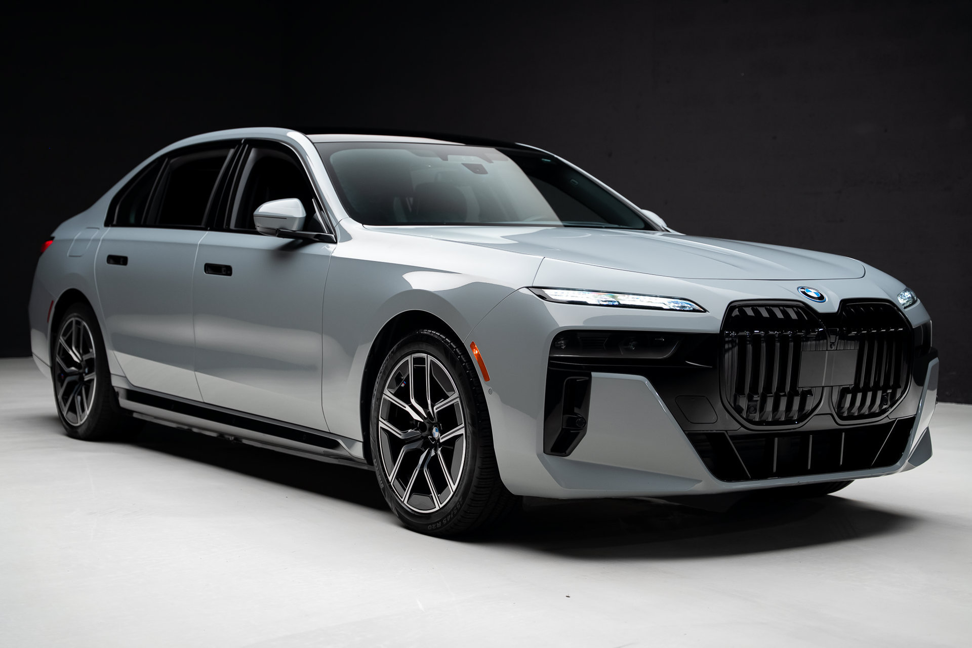 Used 2024 BMW i7 xDrive60 w/ Executive Package AWD/4WD image 89