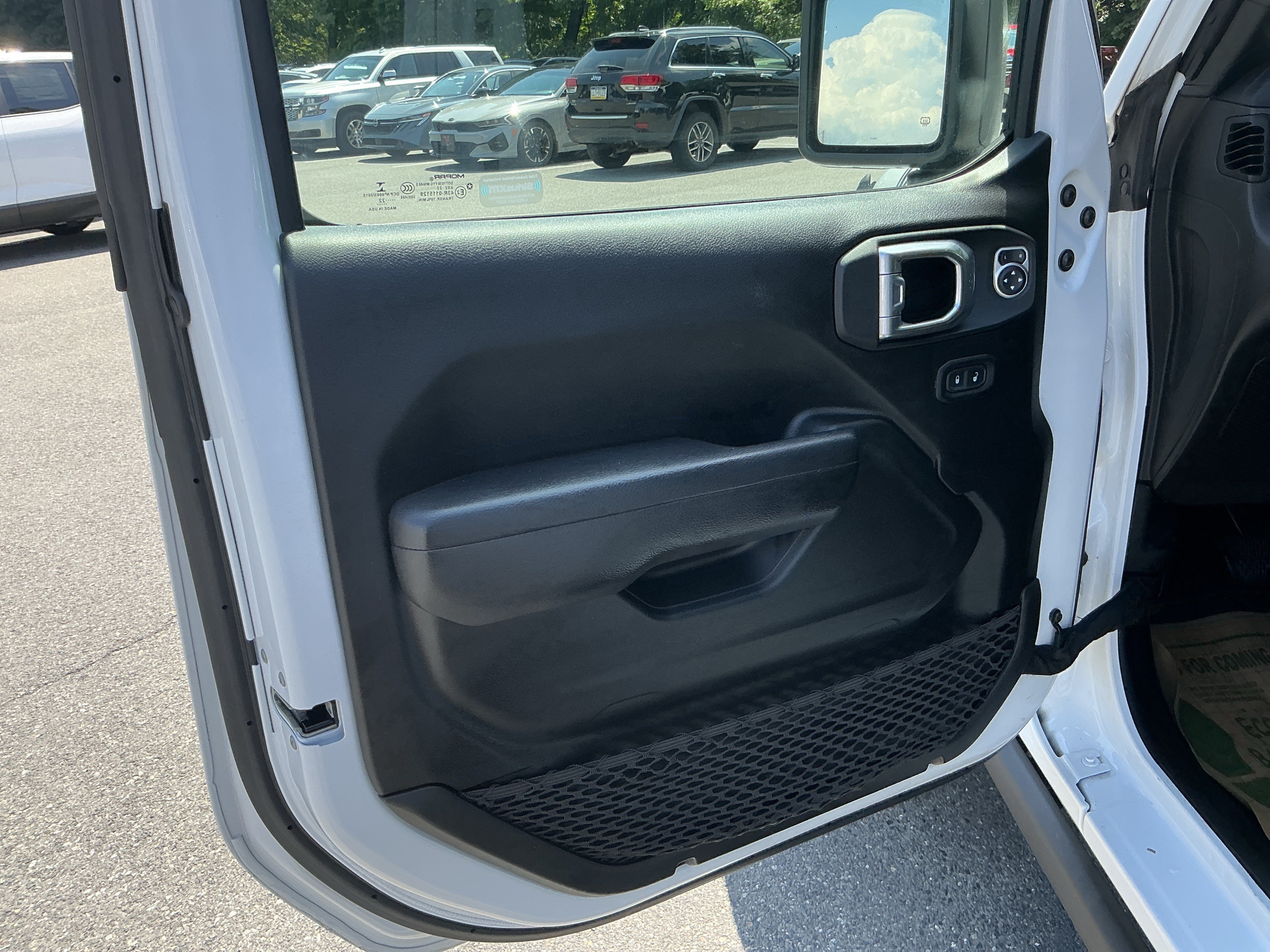 Used 2022 Jeep Gladiator Sport AWD/4WD image 13
